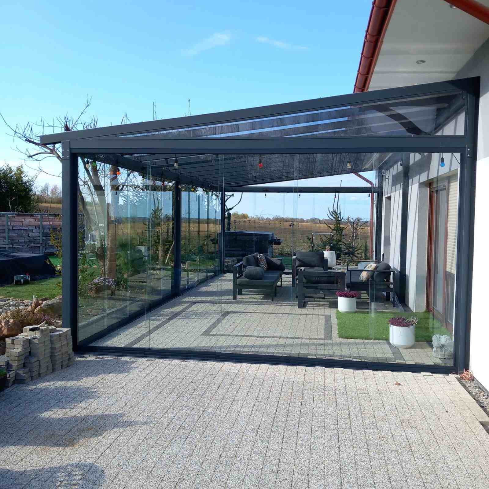 Zabudowa tarasu z aluminium i szkła