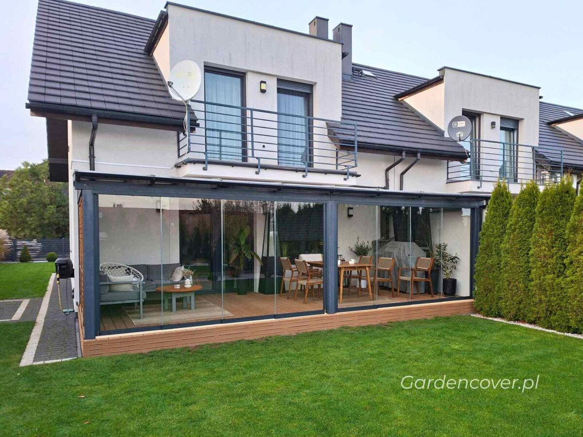 Zabudowa tarasu w istniejącym zadaszeniu z profili aluminiowych