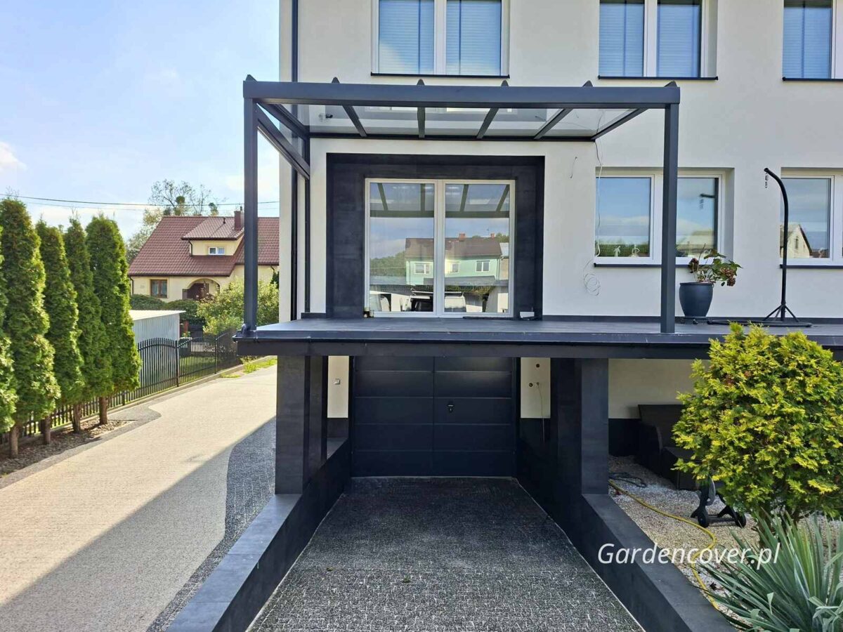 Wzmocnione słupy konstrukcyjne zadaszenie tarasu Poznań