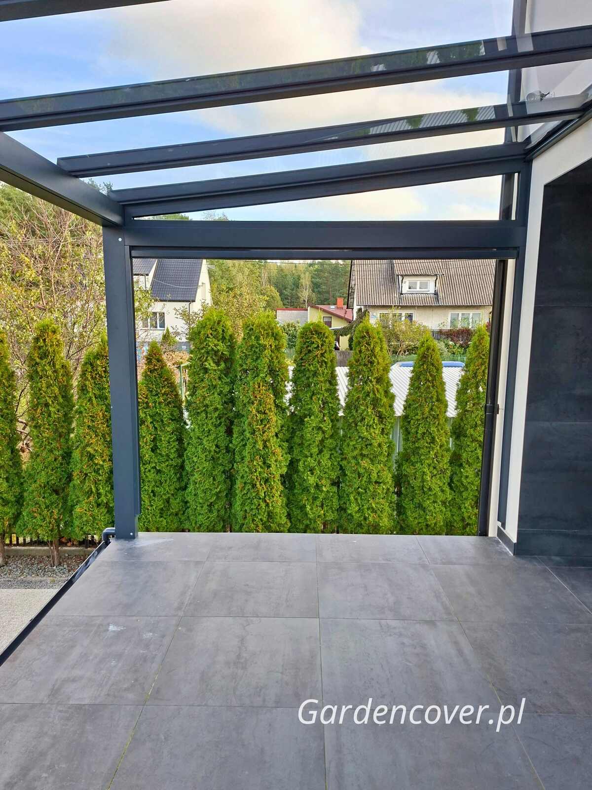Boczne zacienienie refleksol ZIP przy zadaszeniu tarasu Poznań