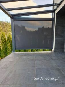 Boczne zacienienie refleksol ZIP przy zadaszeniu tarasu Poznań