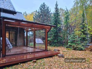 SZabudowany taras w Poznaniu z transparentnym szkłem bezpiecznym VSG