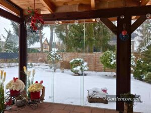 Szklane ściany przesuwne na taras we Wrocławiu – widok na ogród