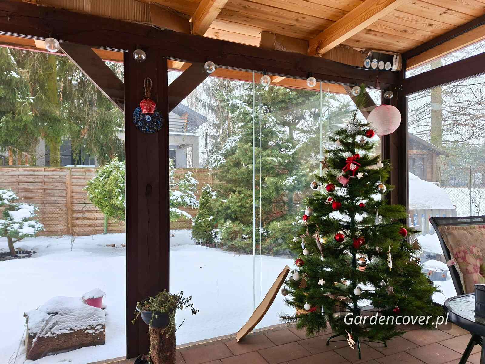 Układ skrzydeł przesuwnych w systemie bezramowym na tarasie we Wrocławiu