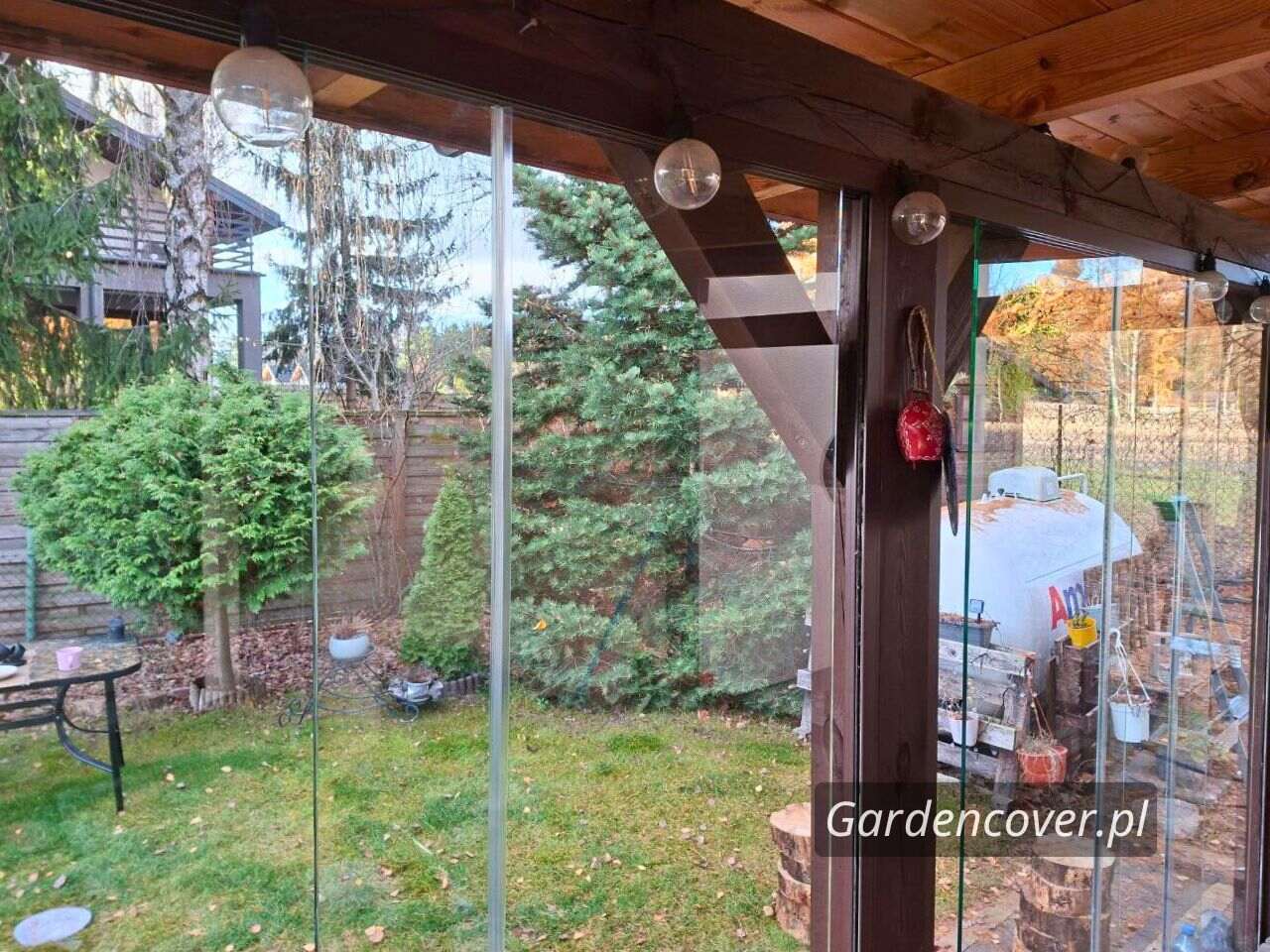 System przesuwny szkła VSG na tarasie we Wrocławiu – detal prowadnicy