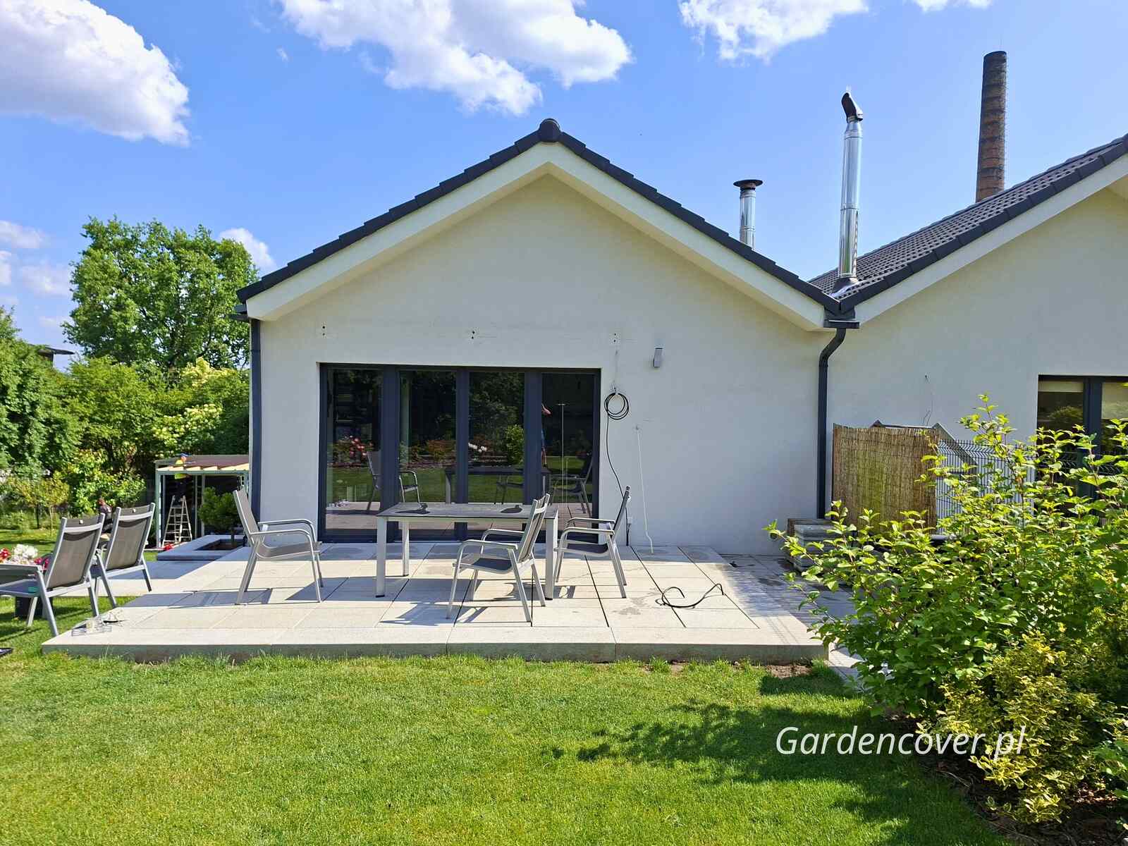 Taras przed montażem zabudowy i zadaszenia – stan początkowy inwestycji