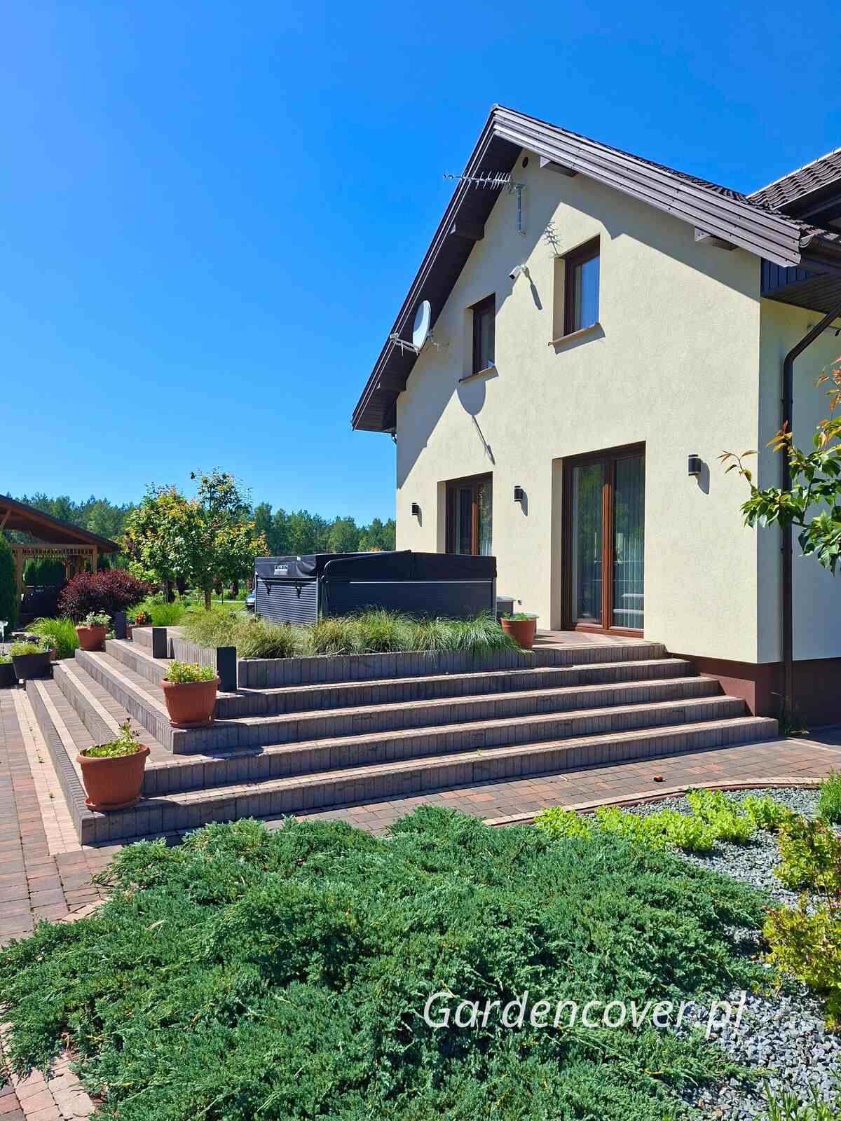 Boczny widok zabudowy tarasu Wrocław przed montażem