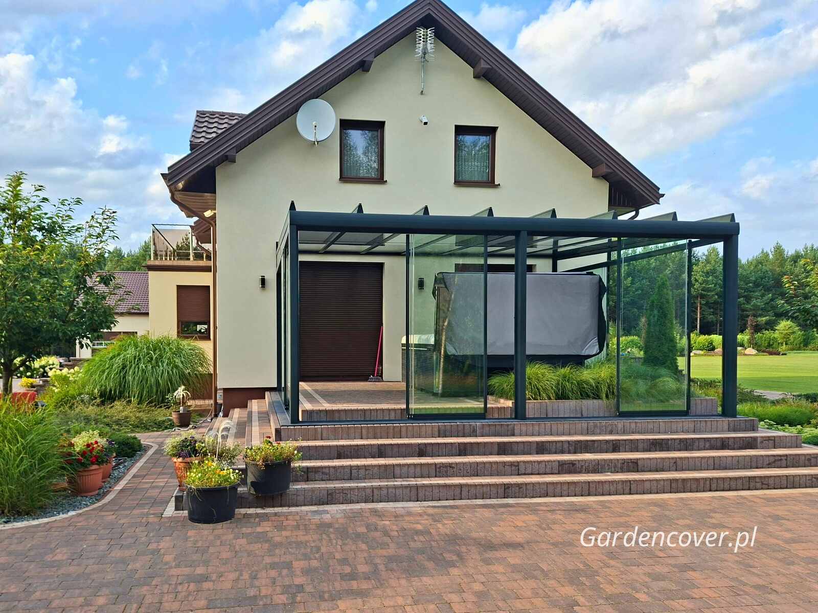 Dach szklany grafitowy w zabudowie tarasu we Wrocławiu