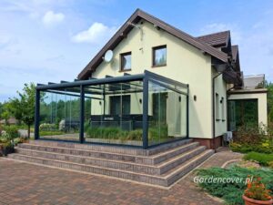 Szklane ściany VSG w zabudowie tarasu we Wrocławiu