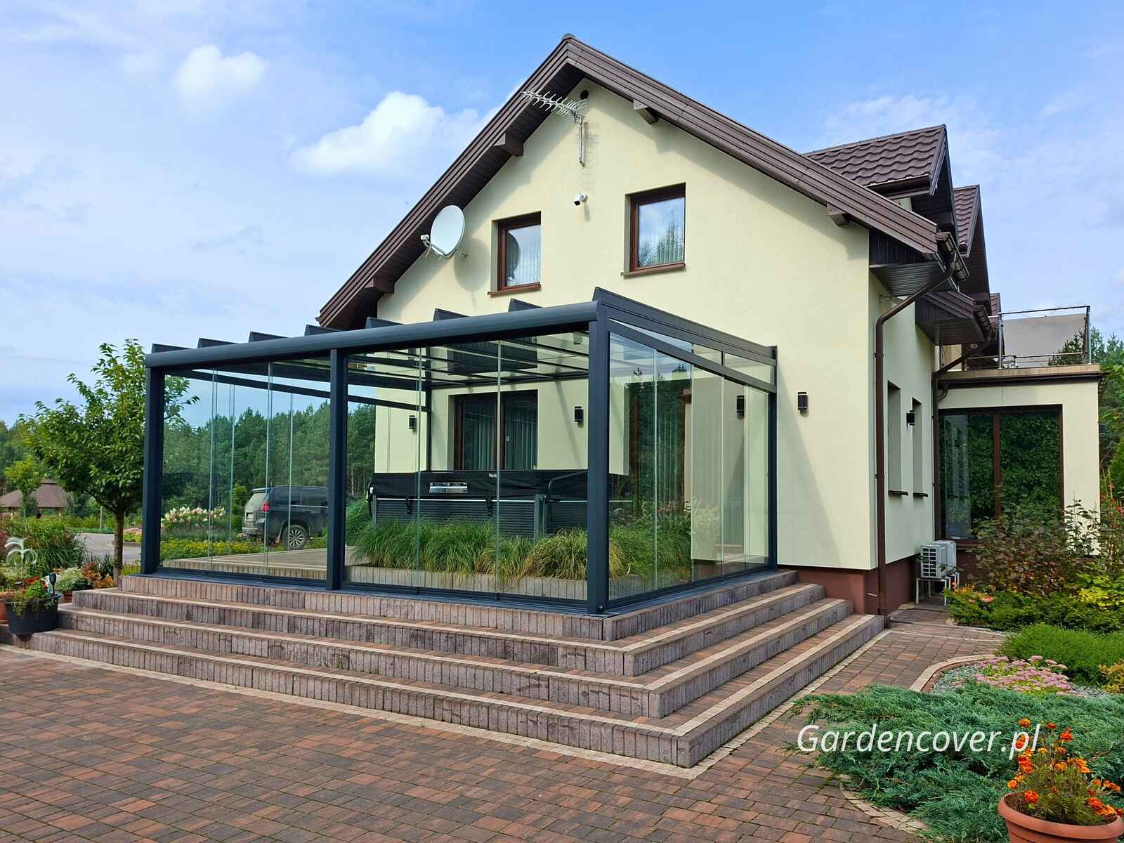 Szklane ściany VSG w zabudowie tarasu we Wrocławiu