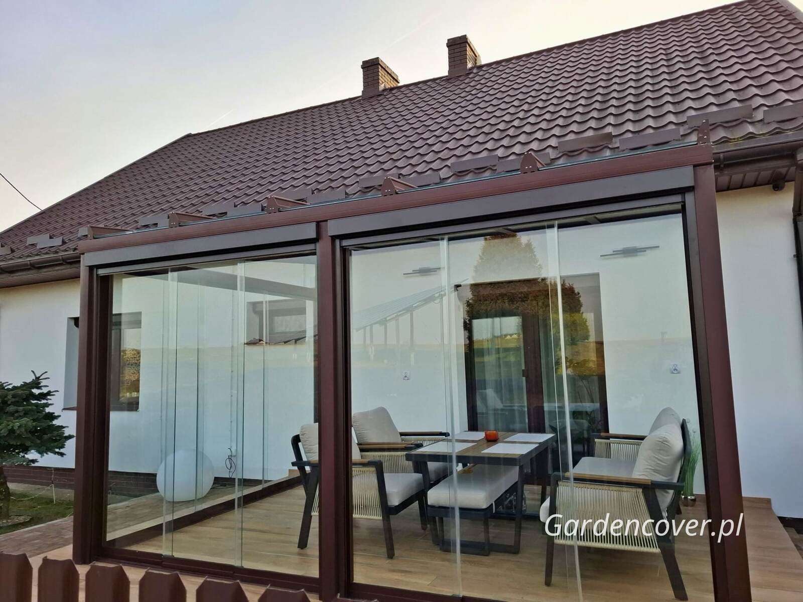 Aluminiowa konstrukcja ogrodu zimowego RAL8016 Łódź