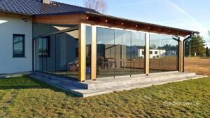 Przeszklony taras w Łodzi szyby przesuwne grafitowe