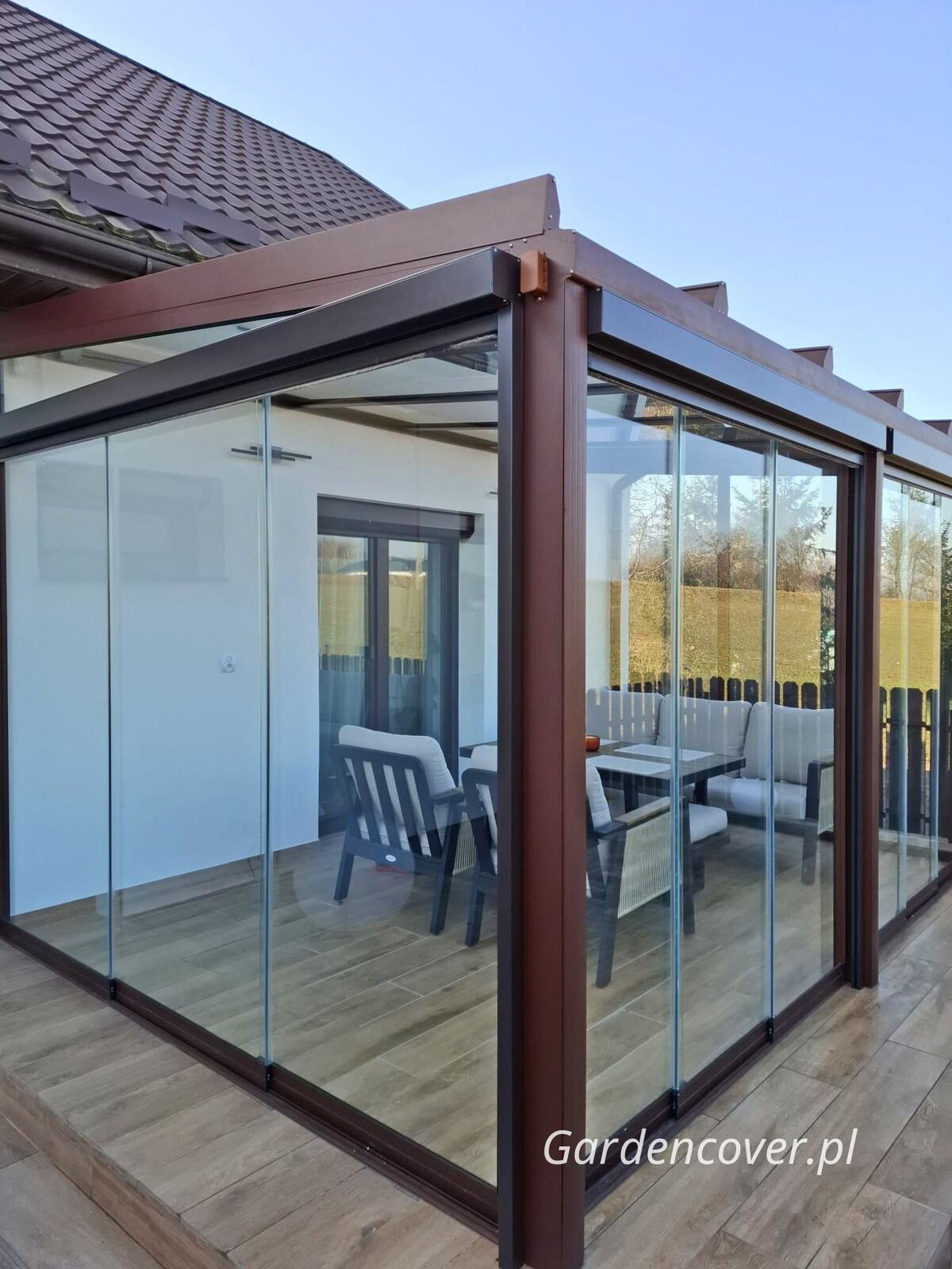 Aluminiowa konstrukcja ogrodu zimowego RAL8016 Łódź